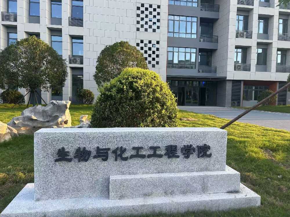 佳木斯市扬州职业大学体育场高杆灯项目